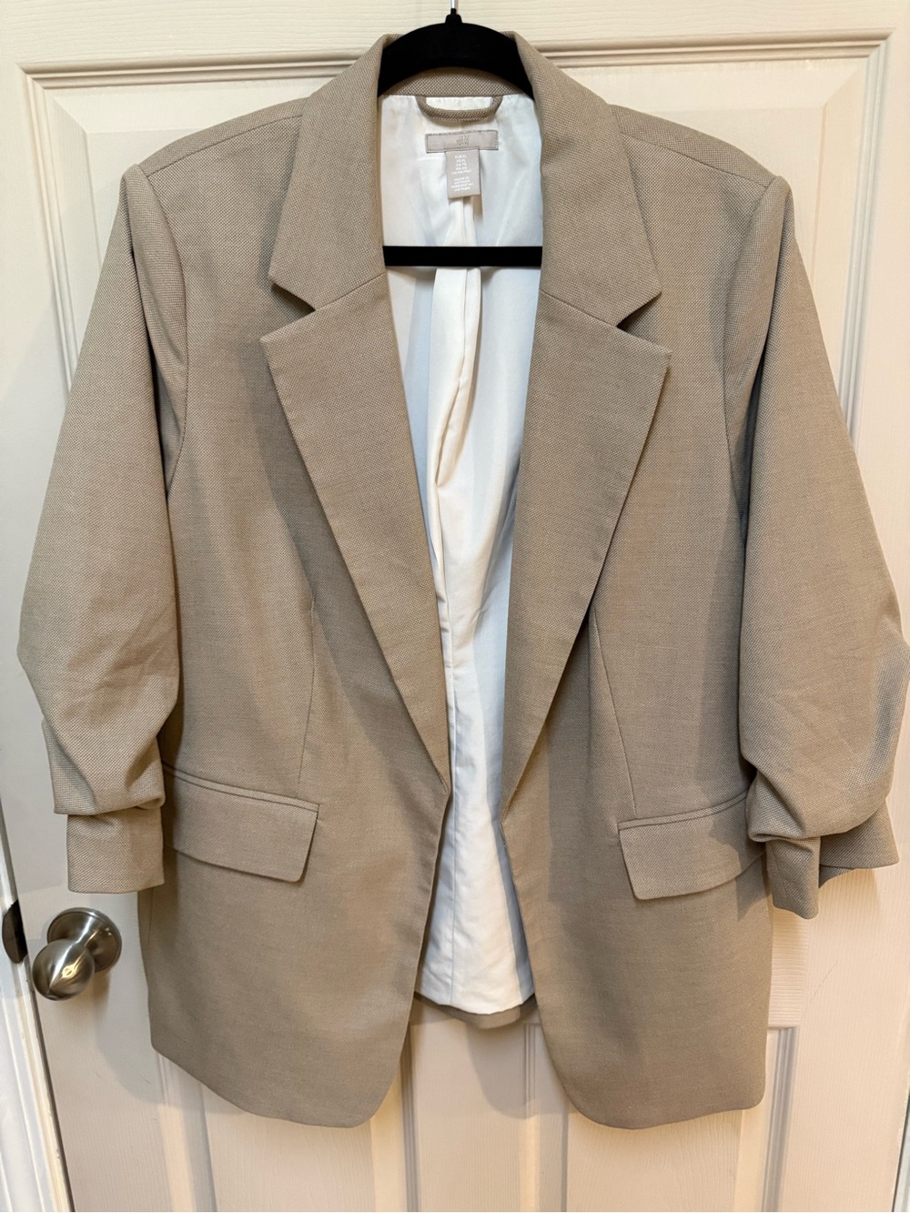 H&M Classic Women’s Beige Blazer - Versatile Tailored Jacket